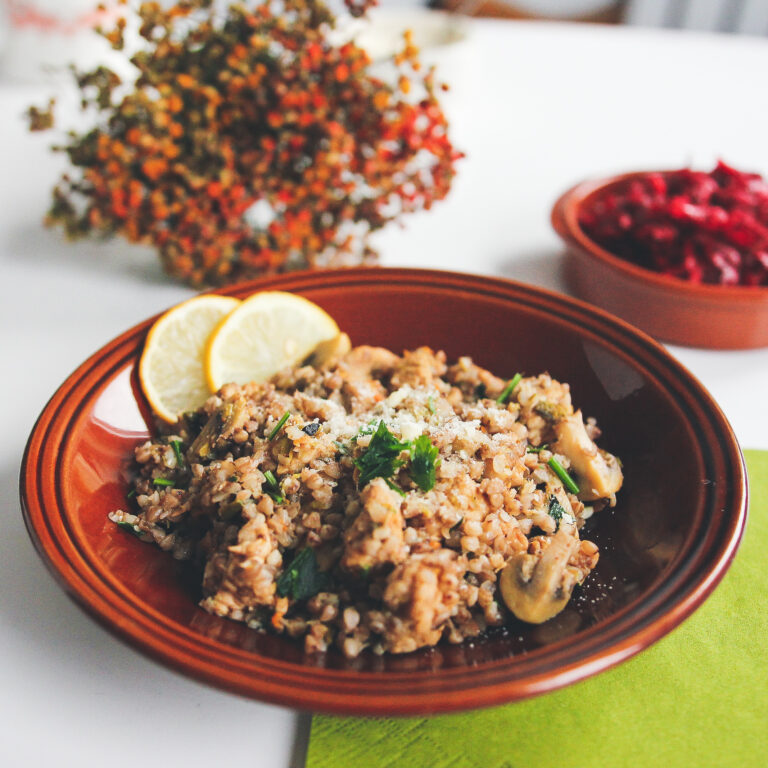 Heljdina kaša s puretinom i povrćem